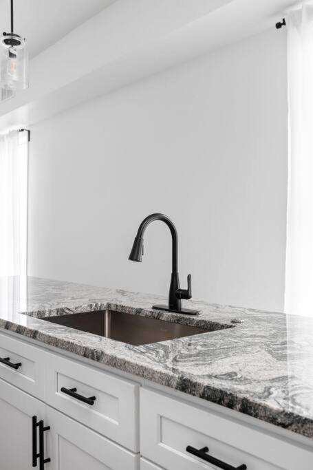 Cozysuites 3Br Arsenal Heights Indy Индианаполис Екстериор снимка